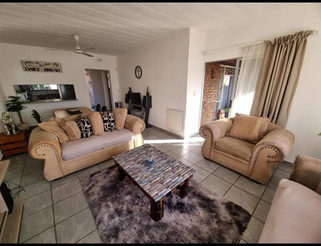 2 BEDROOM APARTMENT FOR SALE IN NEW REDRUTH